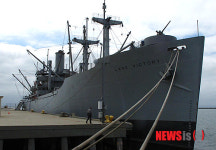 샌페드로항에 정박된  lane Victory 함