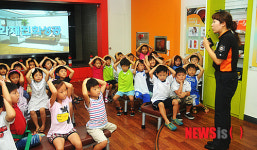 소방안전교육 받는 어린이들