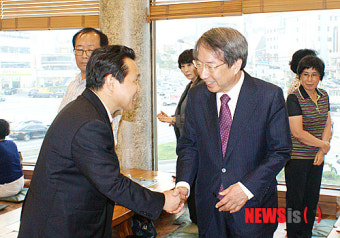 정운찬 전 총리 천안서 동반성장충청연대 워크숍 참석
