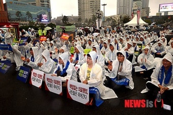거리로 나선 의사들