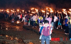 횃불 들고 신비의 바닷길 축제에 느껴 보세요