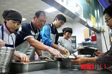 대구FC, 복지관 찾아 무료급식 봉사활동 펼쳐