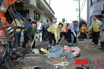 경북도지사, 경찰청장 김천 수해복구 현장 격려