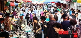 모처럼 활기띤 전통시장