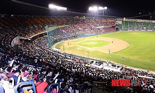2025년 신한 SOL뱅크 KBO 리그, 전반기 700만 관중 돌파 역대 최초 기록