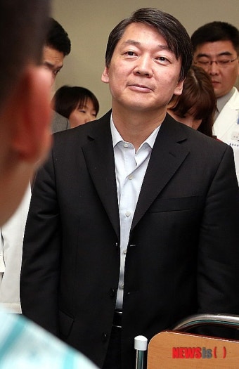 특전사 장병 위로하는 안철수 후보