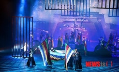 총체극으로 부활한 5월과 아리랑