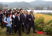과학벨트 부지 현장 둘러보는 문재인 대통령 후보