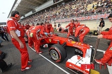 [F1]분주한 페라리 피트 크루