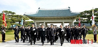경찰의 날 맞아 현충원 참배하는 경찰 지휘부