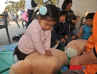 심폐소생술 배웠어요!