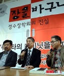 이야기 나누는 김영철씨