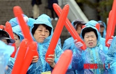 규탄집회 갖는 이촌2동 주민들