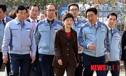 박근혜후보, 조선기자재협동화단지 방문