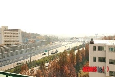 서울외곽 성남요금소 옆 APT 방음벽 왜 달라