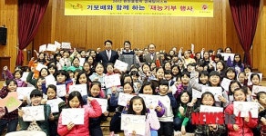 기보배 사인 들고 기념사진