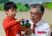 어린이집 방문한 문재인 대통령 후보