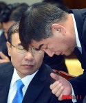한상대 총장과 이야기 나누는 최재경 중수부장