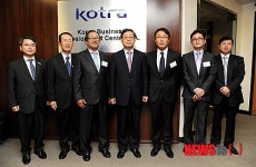 김황식 총리, KOTRA 중소기업 지원시설 방문