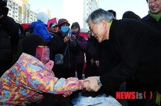 애막골 번개시장 찾은 문재인 대통령 후보