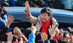 창원역 찾은 박근혜 후보