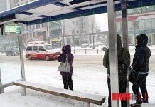 버스 기다리는 춘천시민들