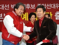 김무성, 가수 남일해씨에게 특보단임명장 수여