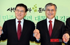 정권교체를 위해 손 맞잡은 문재인-김덕룡