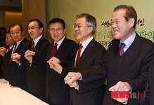 밝은 표정 짓는 문재인 대통령 후보
