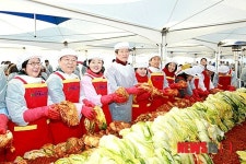 (주)현대그린푸드 조선생산4관식당 | 현대중공업 '맛 있는 김치 드세요~'