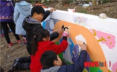 무안 청계초 벽면에 대형 벽화 제작 눈길