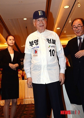 유니폼 입은 이중근 부영그룹 회장