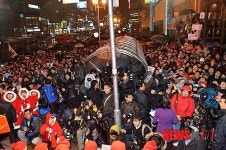 세누리당 신촌 현대백화점앞 야간유세