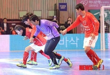 골 세리머니하는 사랑팀