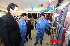 포항제철소, ‘미소짓는 가게’ 어르신들에 희망 선물