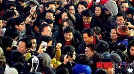 발디딜 틈 없는 건대입구역 인근