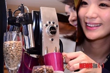 커피머신에 사파이어가 딱!