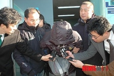 범행 설명하는 여수 우체국 금고털이 용의자