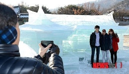 얼음집에서 기념촬영을~