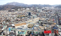 광주 도심과 어우러진 무등산