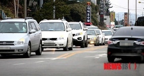 꽉 막힌 경포해변 도로