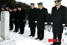 현충원 경찰묘역 묵념하는 경찰지휘부