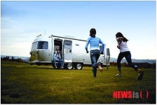 블루버드 엔터프라이즈, 캠핑 트레일러 에어스트림 국내 런칭