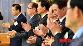 손뼉치는 철강업계 큰 손들