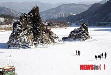 한 겨울에만 갈 수 있는 도담삼봉 삼도정