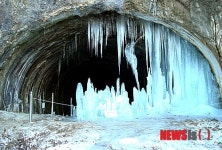 연천 고대산 폐터널에 솟아오른 역고드름