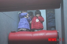 코와 입을 막고!