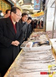 전주 전통시장 방문한 황우여 대표