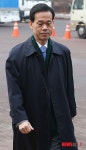 사무실로 출근하는 임종훈 행정실장
