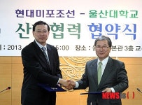 악수 나누는 최원길 대표이사와 이철 총장